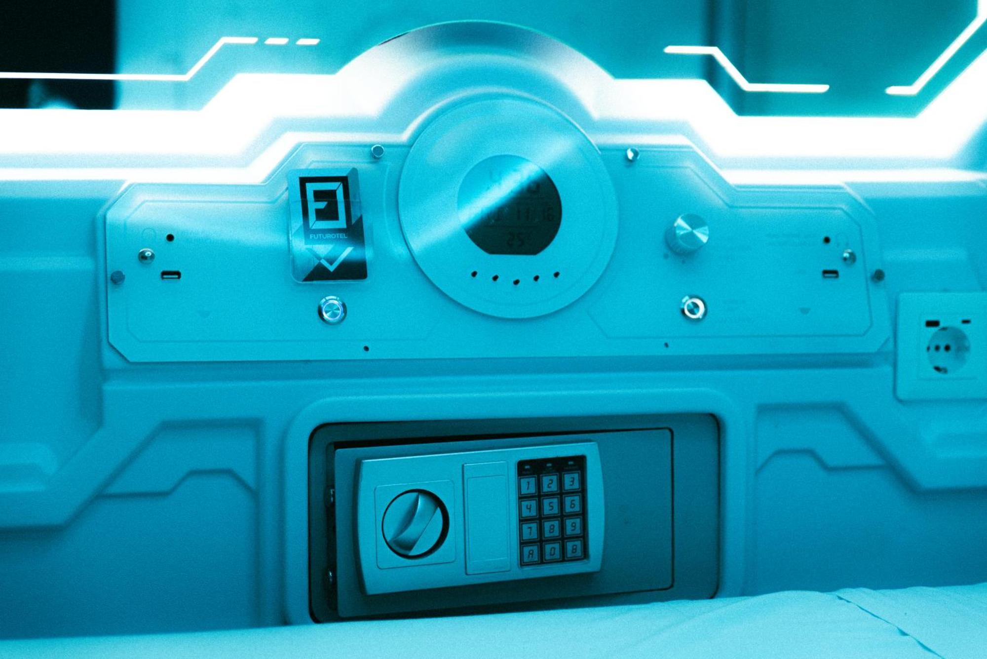 Capsule hotel Futurotel