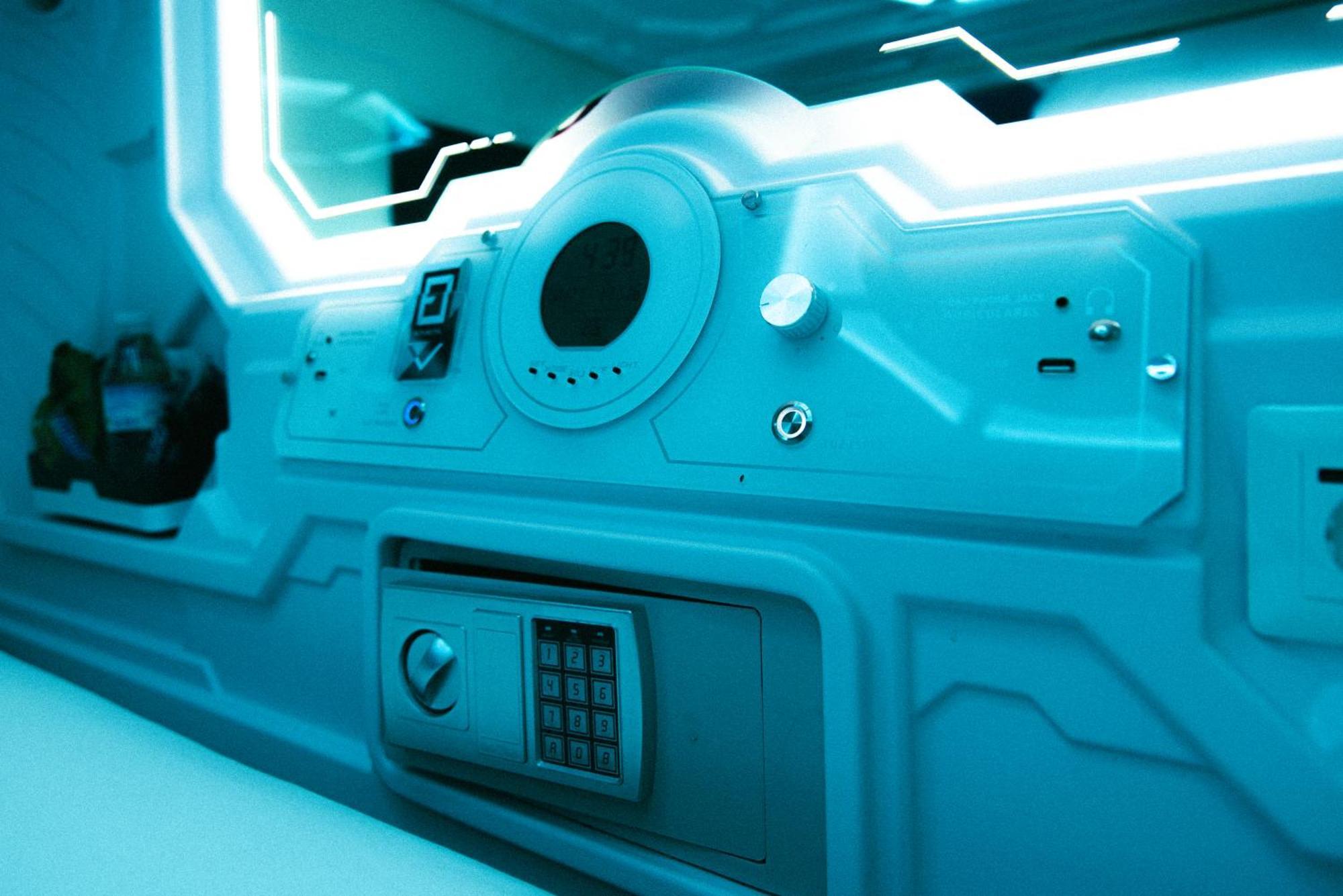 Futurotel Capsule hotel *