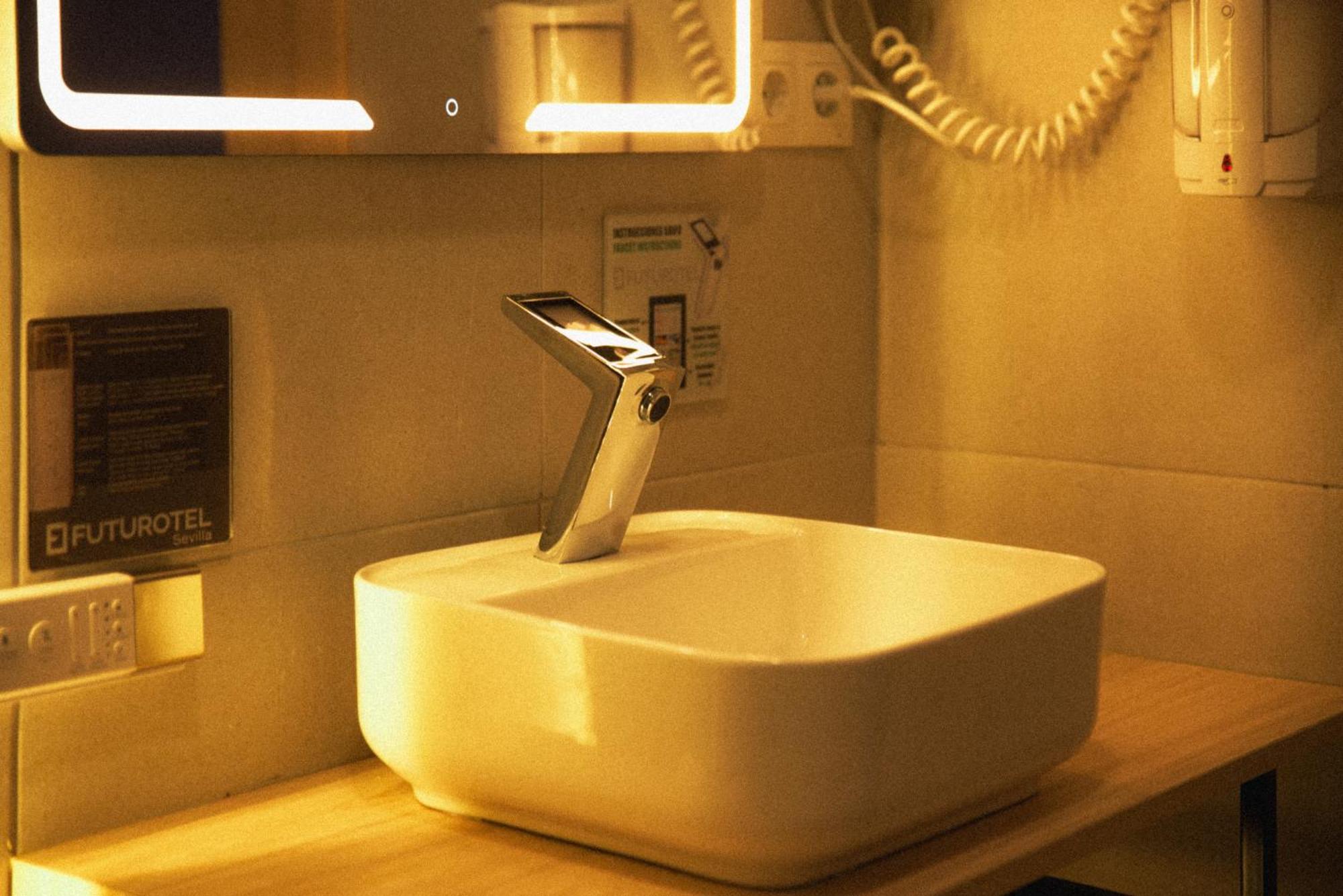 Futurotel Capsule hotel *